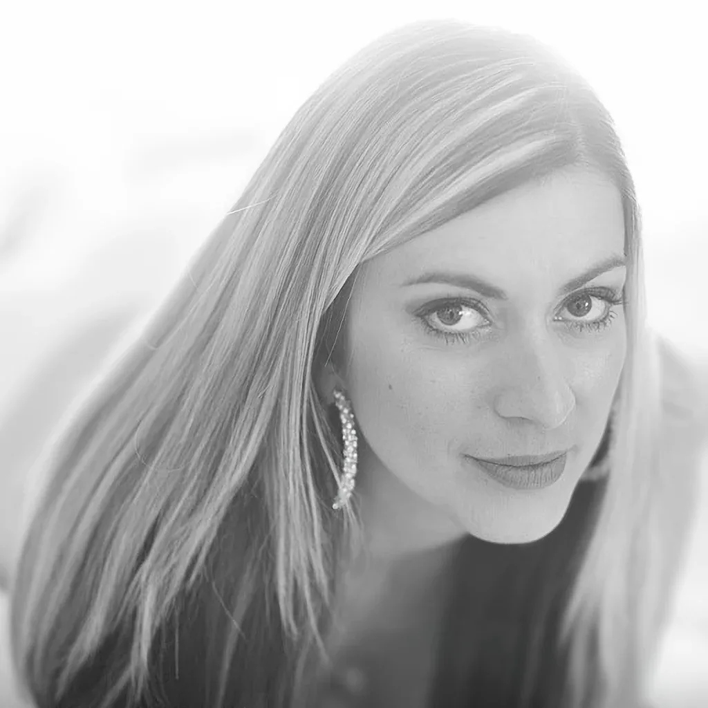 Schwarzweiss-Portrait — Dame mit Hut, High-Key