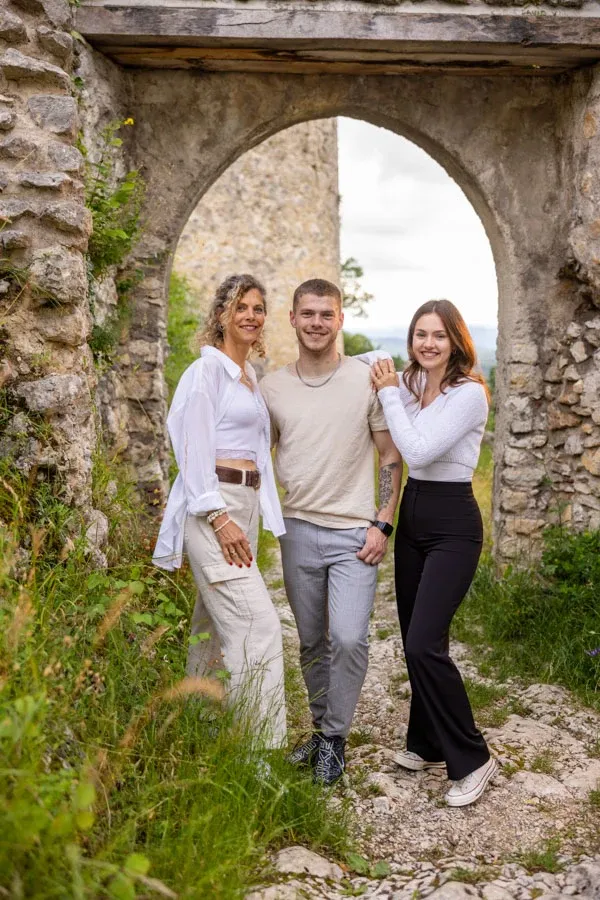 Familien-Fotoshooting im Torbogen